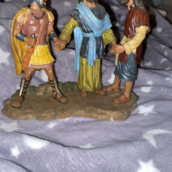 Figurines - Picture 7 of 10